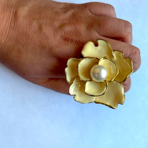 Flower ring - Picture 2 of 3